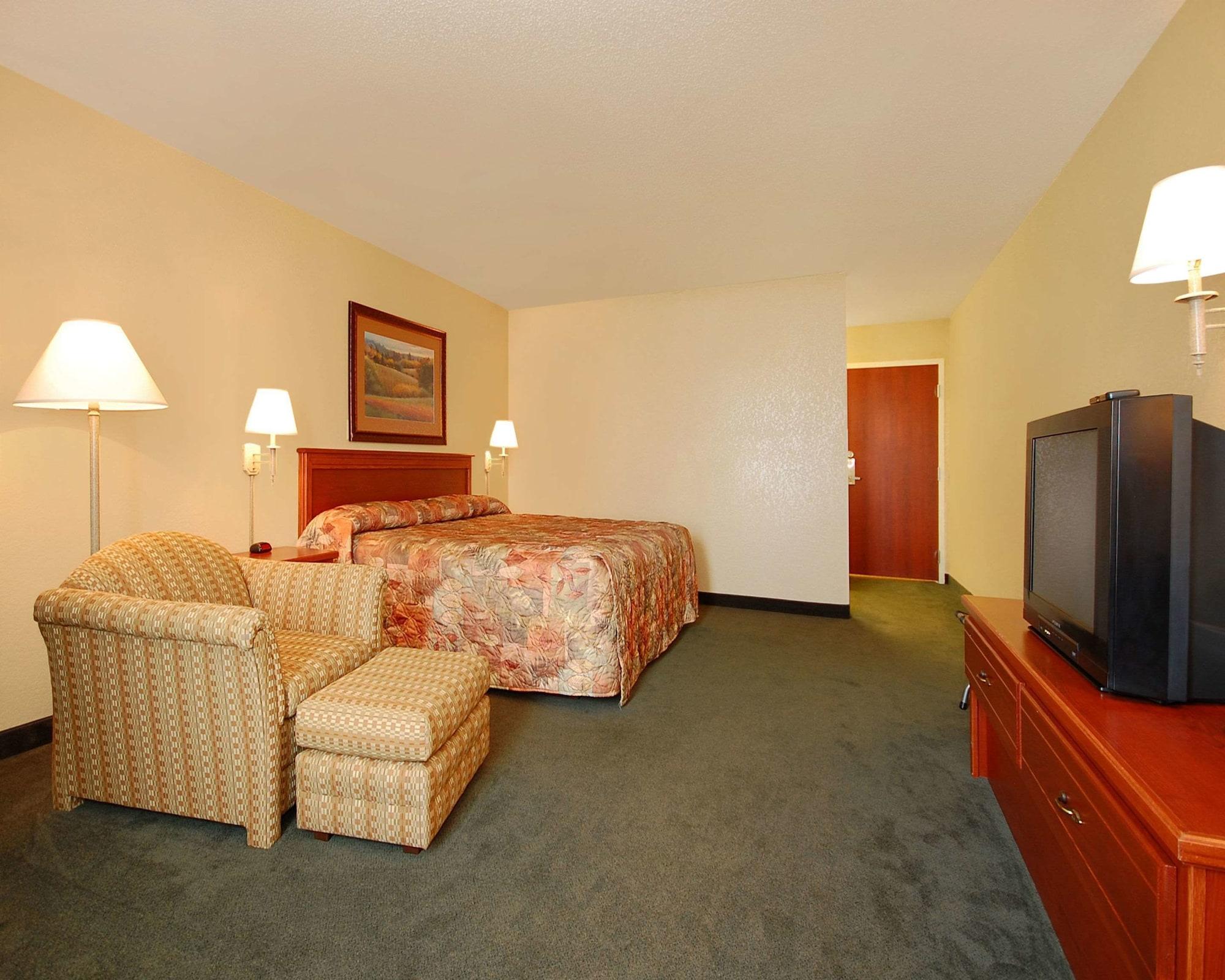 Econo Lodge Inn & Suites Kearney Exteriör bild