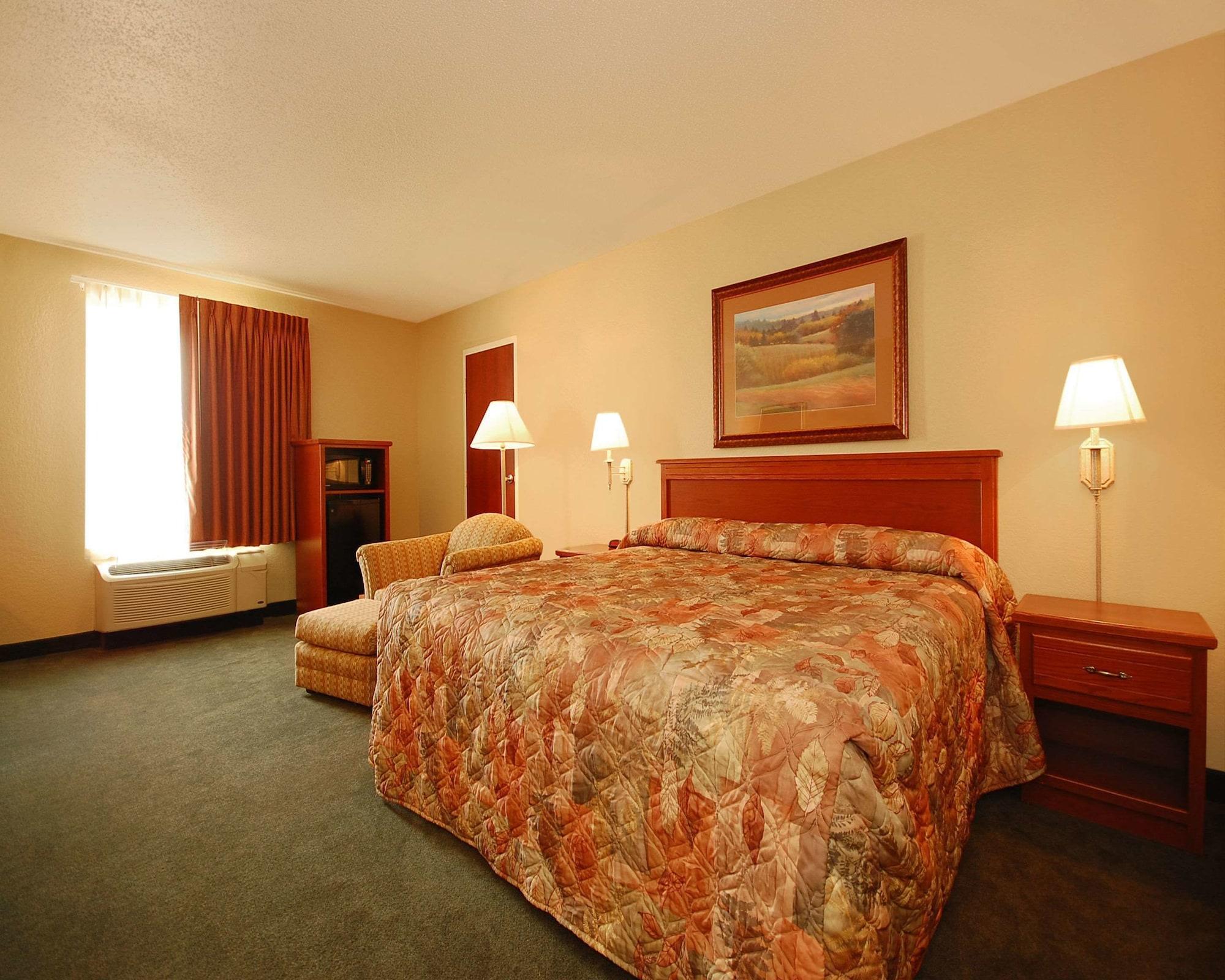 Econo Lodge Inn & Suites Kearney Exteriör bild
