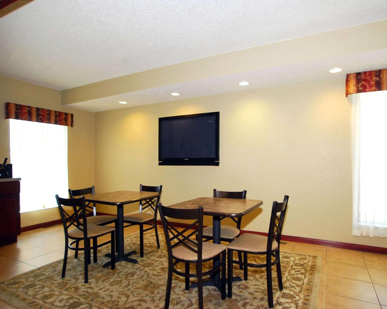 Econo Lodge Inn & Suites Kearney Exteriör bild